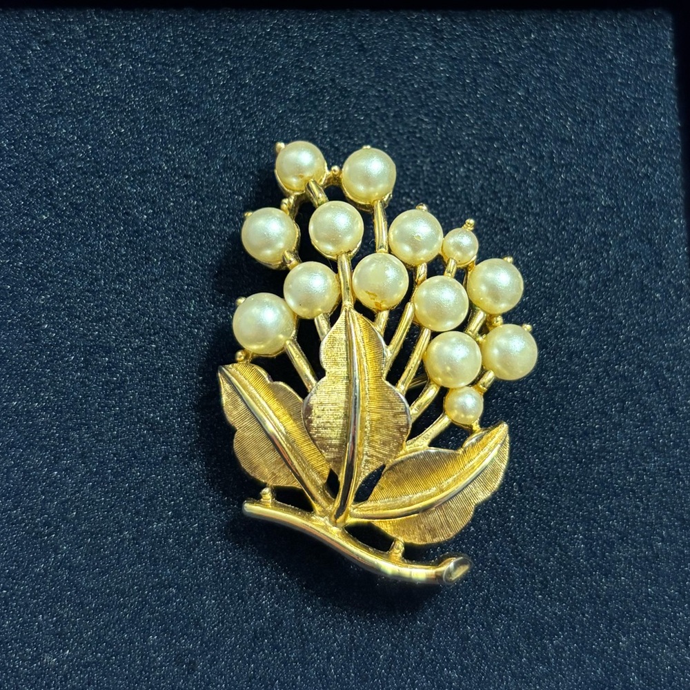 Trifari Gold and Pearl Floral Brooch vintage